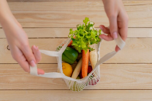 Primer plano de contenedores de comida sin desperdicio