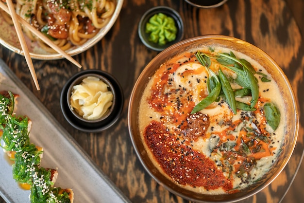 Foto gratuita primer plano de la deliciosa comida en el restaurante