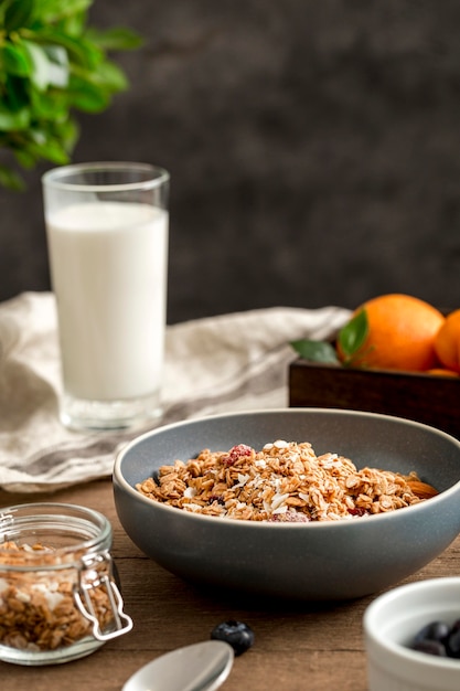 Primer plano delicioso desayuno listo para ser servido