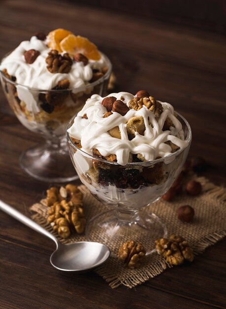 Primer plano delicioso helado con azúcar