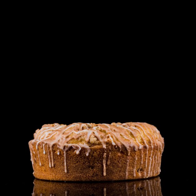 Primer plano delicioso pastel casero listo para ser servido