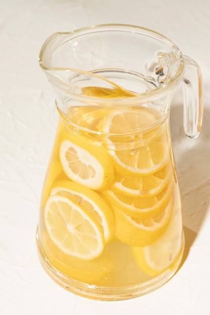 Primer plano delicioso tarro de limonada