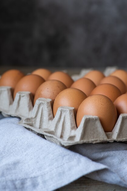 Primer plano disparó una docena de huevos