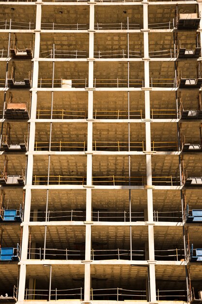 Primer plano de edificio en construcción.