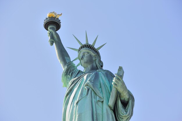 Primer plano de la estatua de la libertad en la ciudad de Nueva York Manhattan