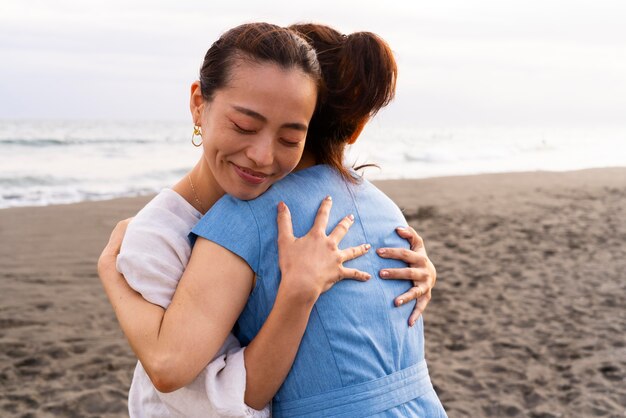 Primer plano de la familia japonesa divirtiéndose