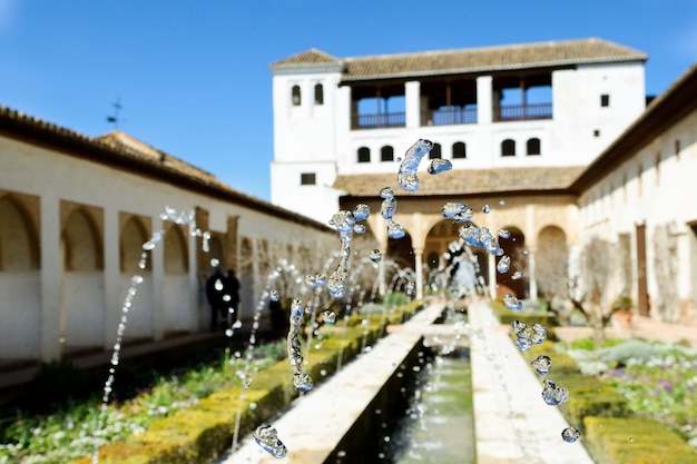 Foto gratuita primer plano de gotas de agua de la fuente