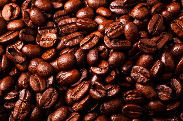 Primer plano de granos de café marrón