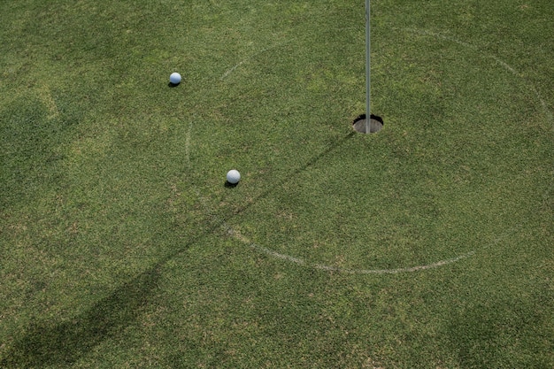 Primer plano de un hoyo de golf. Bali. Indonesia.