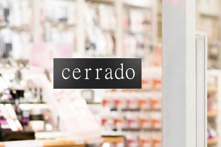 Foto gratuito primer plano en el letrero de la tienda cerrada