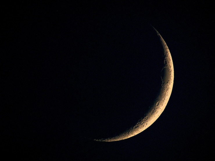 Foto gratuito primer plano de la luna creciente