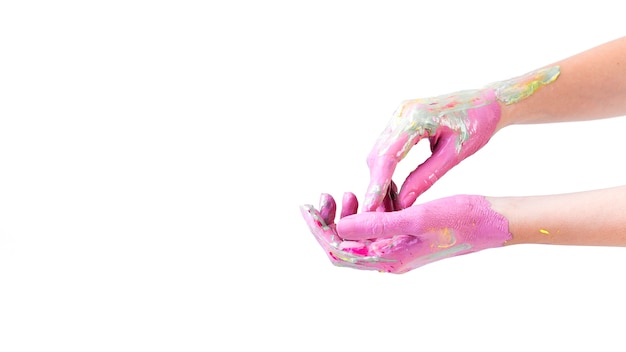Primer plano de una mano humana pintada sobre fondo blanco