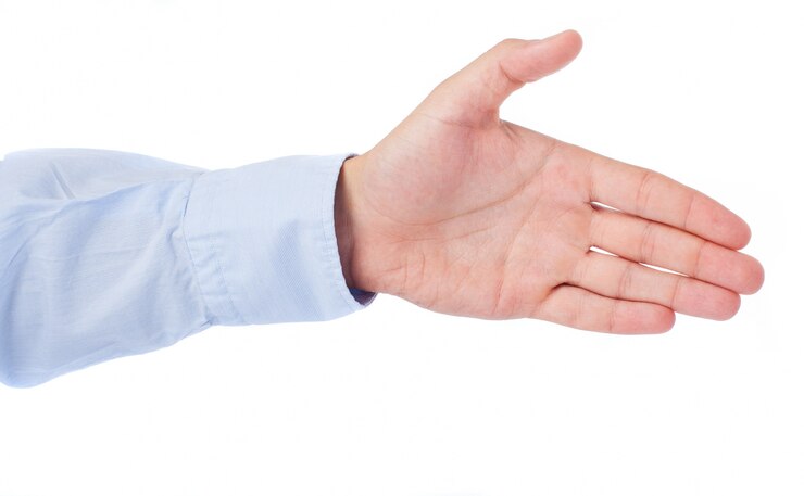 Foto gratuito primer plano de mano preparada para cerrar un trato