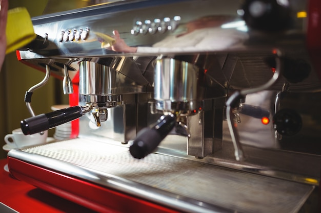 Primer plano de la máquina de café express