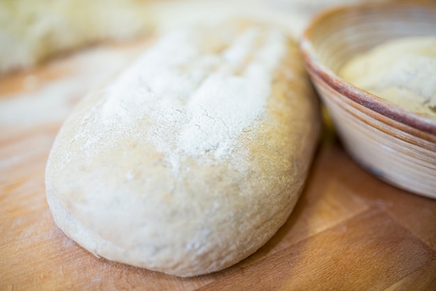 Primer plano de masa de pan cruda