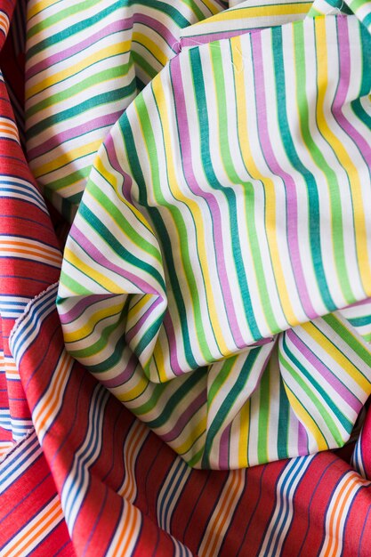 Primer plano de material de tela de patrón de rayas de colores
