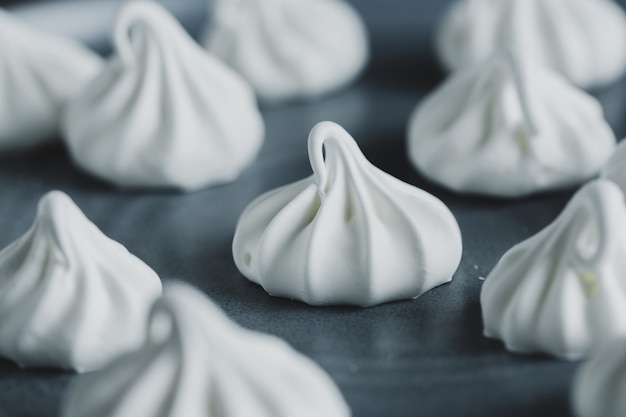 Foto gratuita primer plano de un merengue blanco hecho en casa.