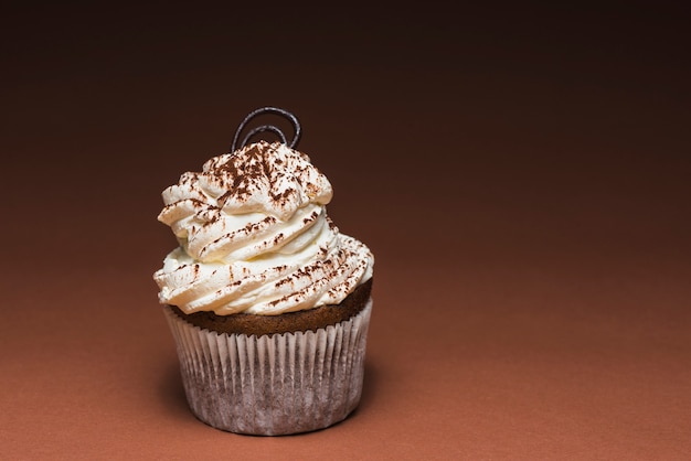 Primer plano de muffin casero fresco