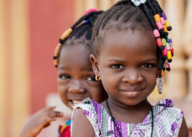 Primer plano, niñas africanas, juntos