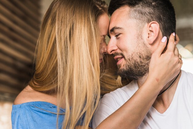 Primer plano de una pareja amorosa