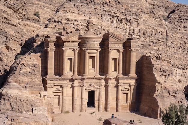 Primer plano de la Petra Uum en Jordania durante el día