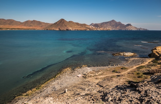 Primer plano de la playa de Los Genoveses en San José, Parque Natural de Cabo de Gata, España