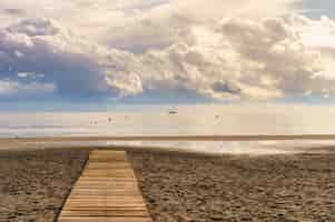 Foto gratuita primer plano de la playa de lissa, santa pola en españa