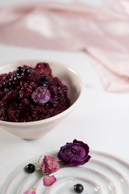 Primer plano de postre granizado de arándanos