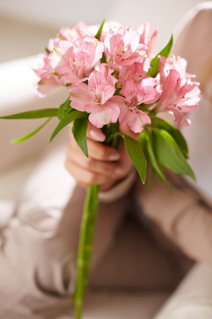 Primer plano de un ramo de flores bonito