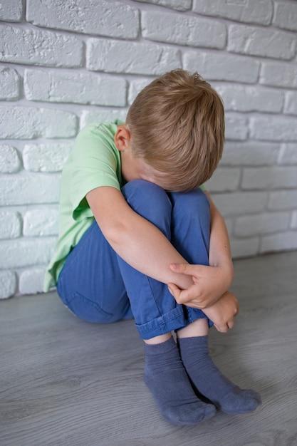 Primer plano en el retrato de niño triste