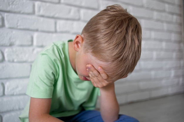 Primer plano en el retrato de niño triste