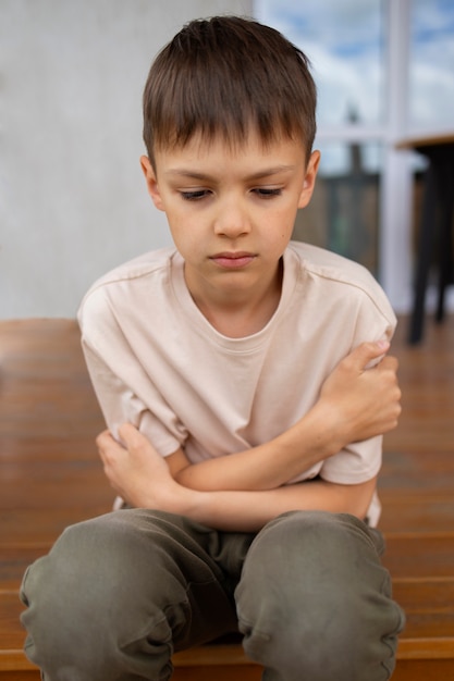 Primer plano en el retrato de niño triste