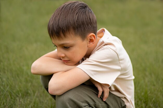 Primer plano en el retrato de niño triste