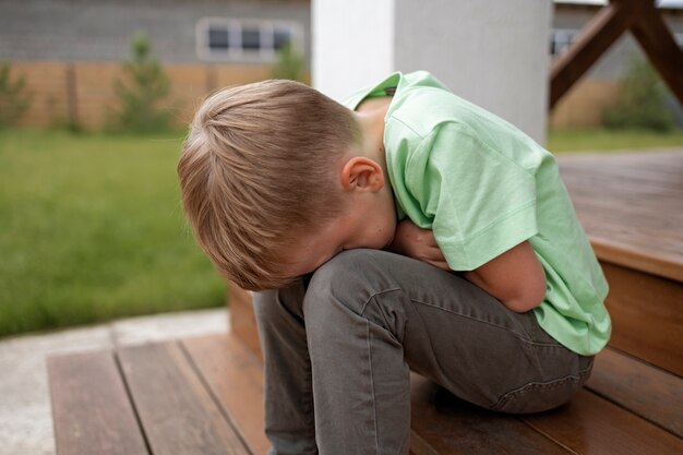 Primer plano en el retrato de niño triste