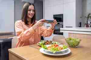 Foto gratuita primer plano sobre comer amante de la comida