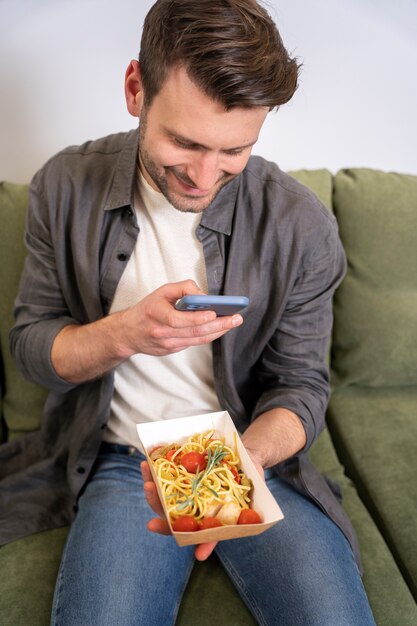 Primer plano sobre comer amante de la comida