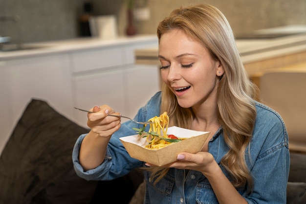 Primer plano sobre comer amante de la comida