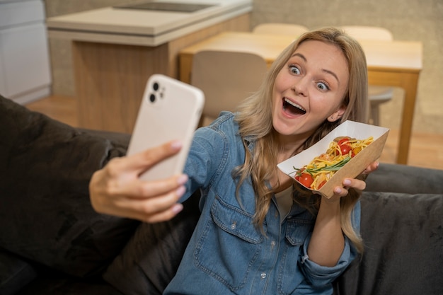 Foto gratuita primer plano sobre comer amante de la comida