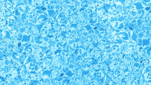 Primer plano de la textura de la superficie del agua tranquila transparente transparente desaturada con salpicaduras y burbujas de moda