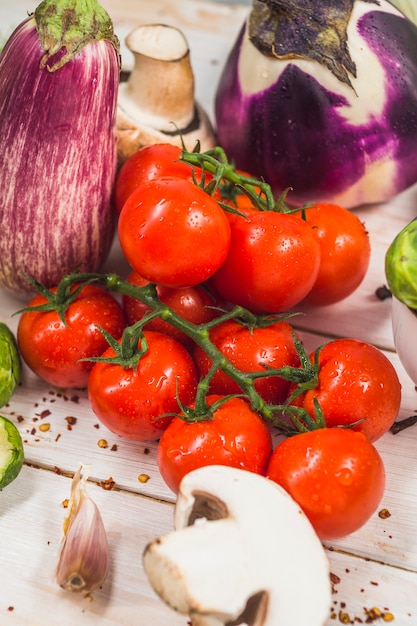 Foto gratuita primer plano de verduras crudas frescas