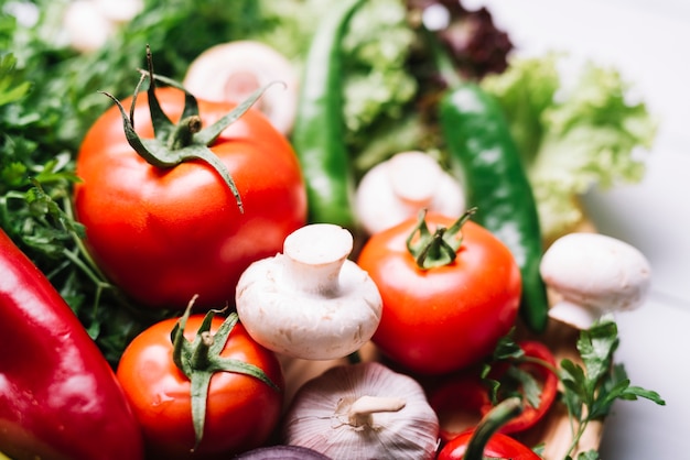 Primer plano de verduras orgánicas frescas