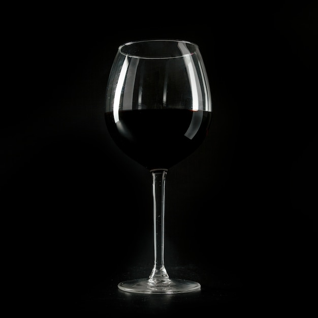 Primer plano de vidrio con vino