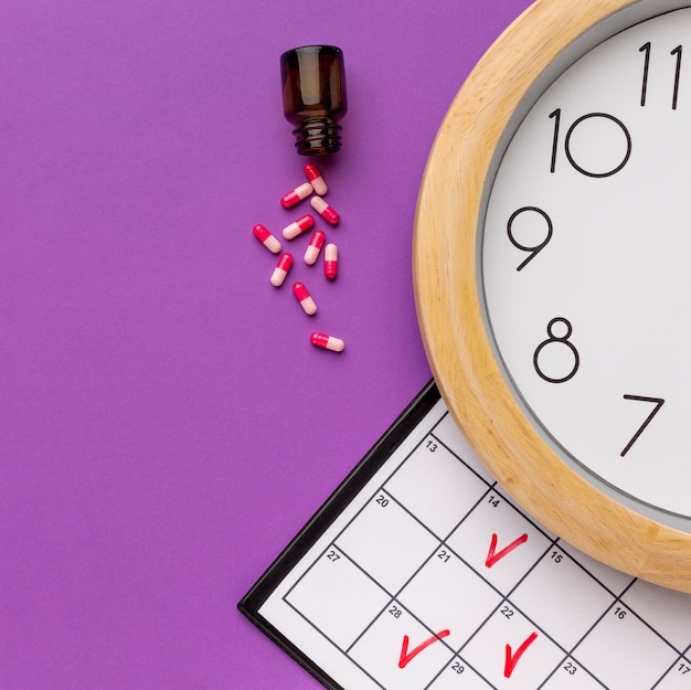 Foto gratuita primer reloj con tiempo de pastillas