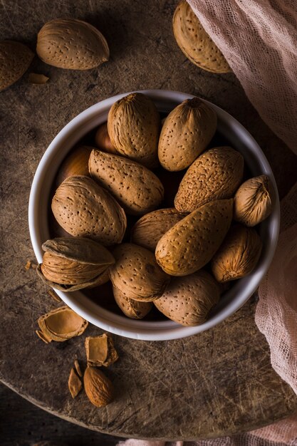 Primer tazón lleno de nueces