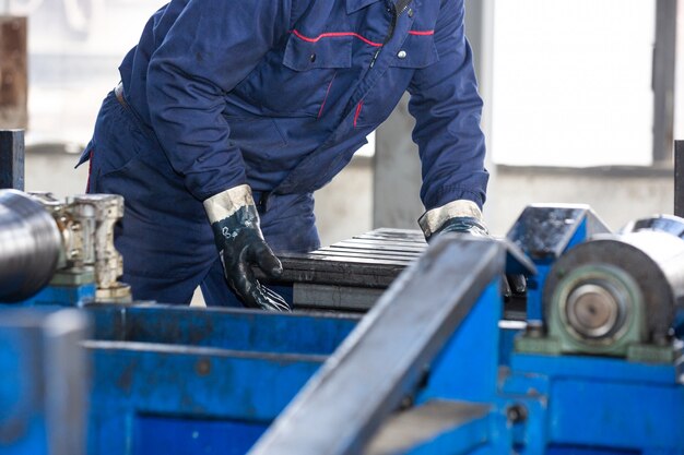 Proceso de trabajo en fábrica de acero.