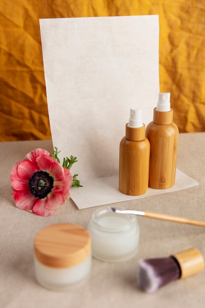 Foto gratuita productos de belleza compostables de alto ángulo.