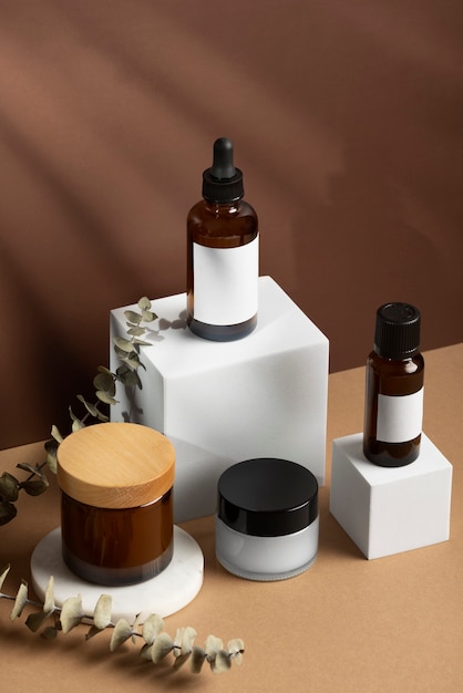 Foto gratuita productos cosméticos de belleza masculina con display