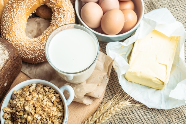 Foto gratuita productos lácteos y de panadería