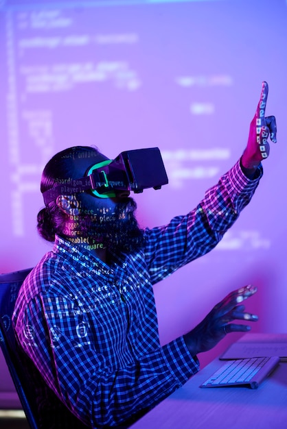 Foto gratuita programación virtual con gafas vr