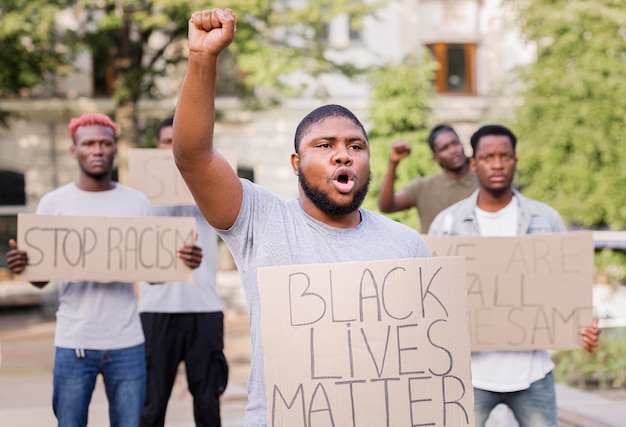 Protesta de materia viva negra